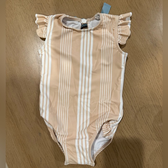 Minnow Swim Girl’s One Piece. Great condition/worn once. Size 1. - Picture 2 of 2